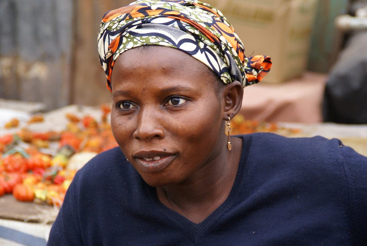 Rosa, second of three sisters who run the shellfish stall.